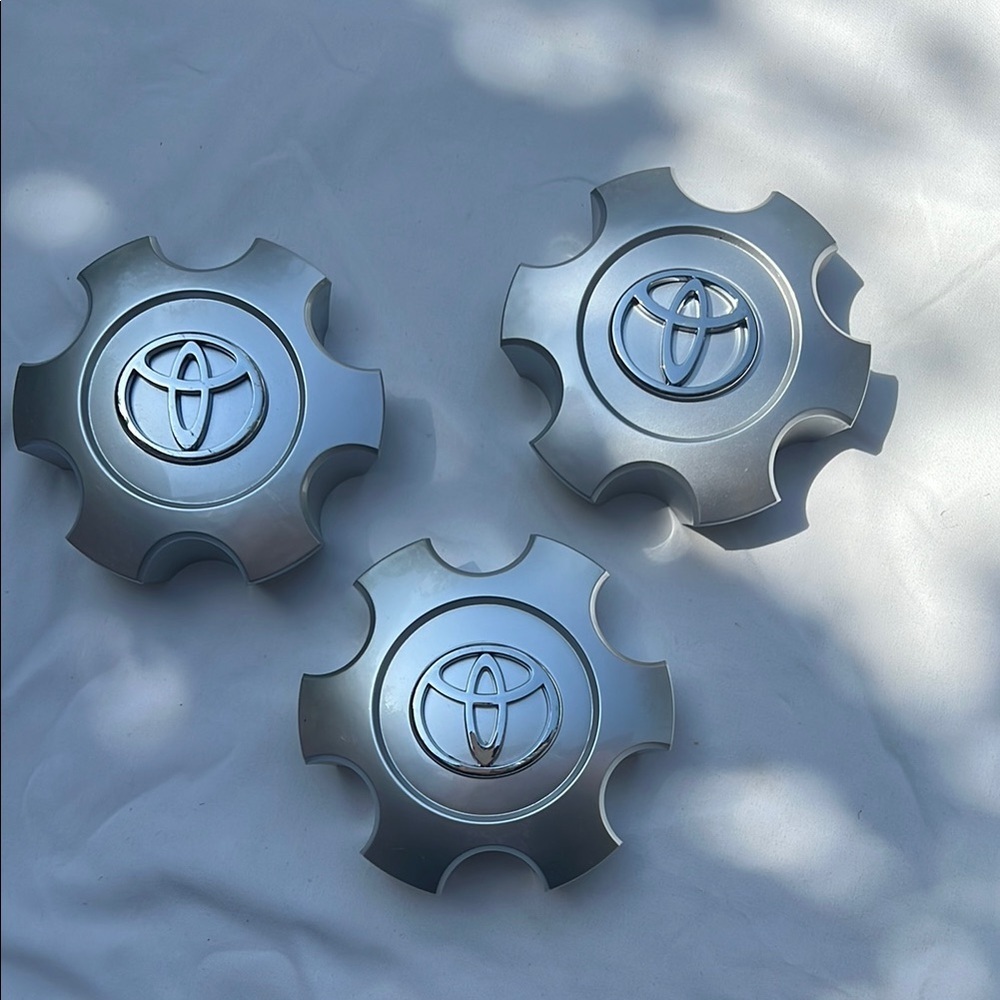 Toyota alloy wheel center total 3, can separate
